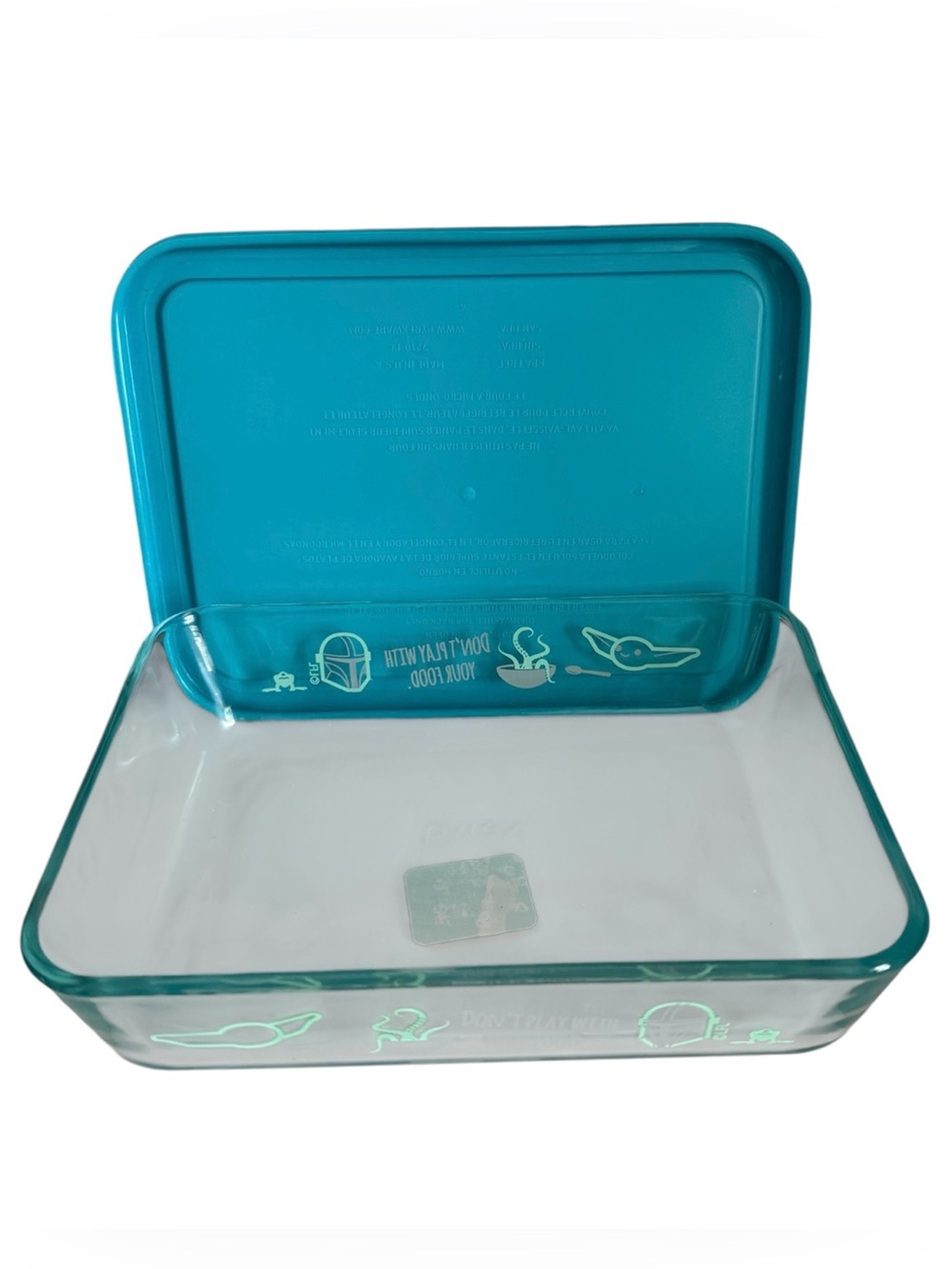 Pyrex Star Wars Mandalorian 4-Cup Rectangular Glass Container Blue Snap Lid Set